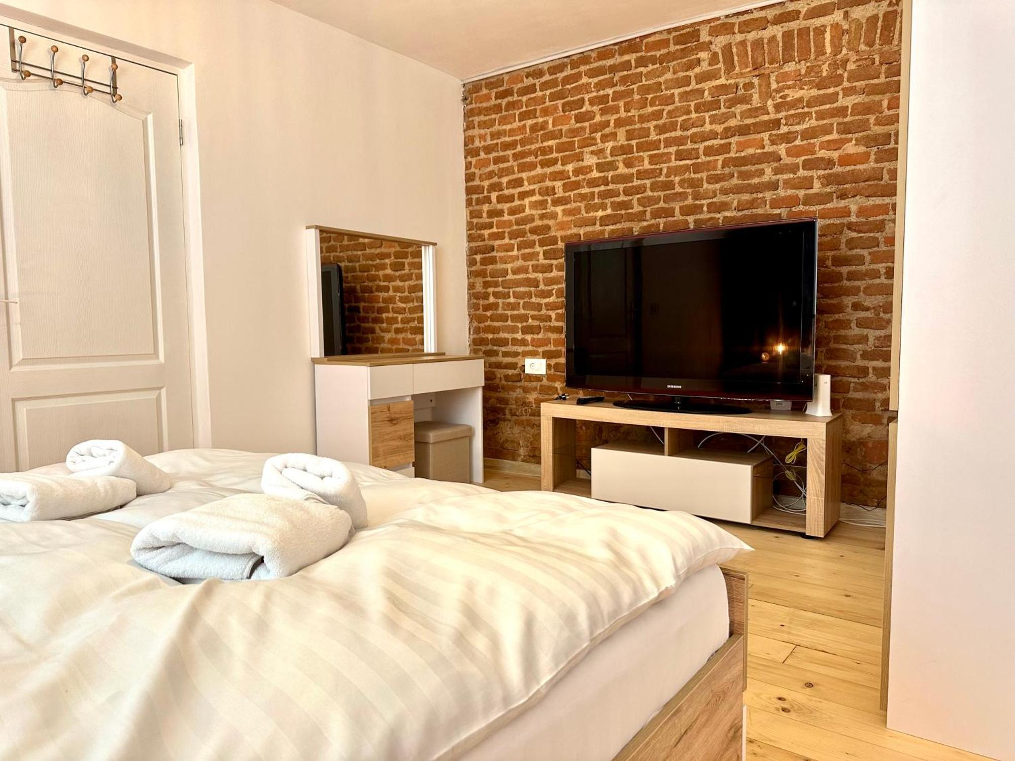 4Friendscentrubrasov Apartment Bagian luar foto